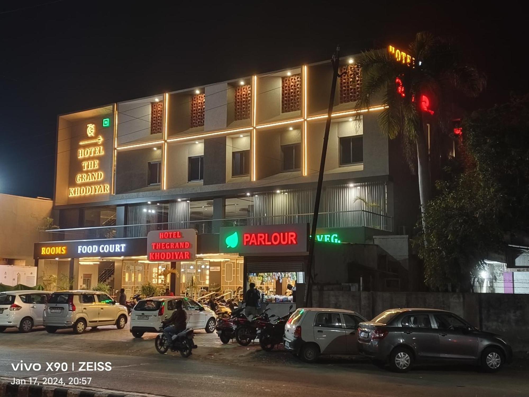 Hotel The Grand Khodiyar Visnagar エクステリア 写真
