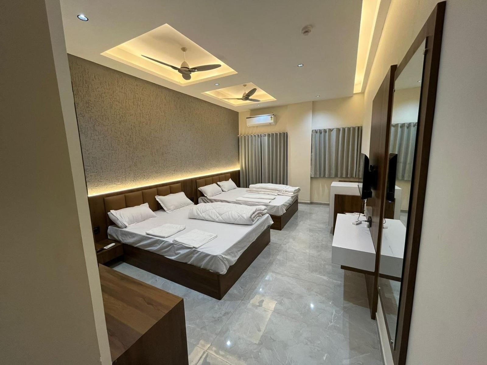 Hotel The Grand Khodiyar Visnagar エクステリア 写真